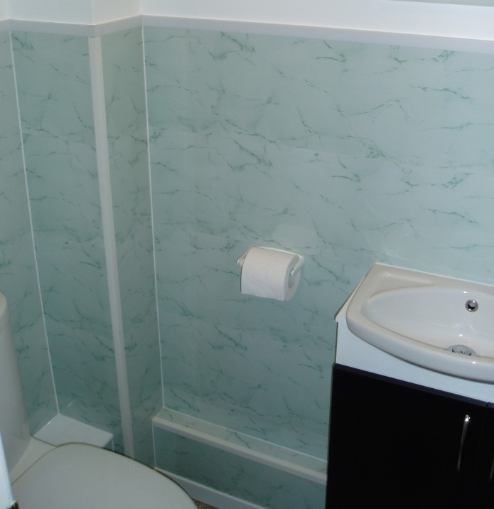IPSL's Sumatra Jade panels used in a domestic bathroom